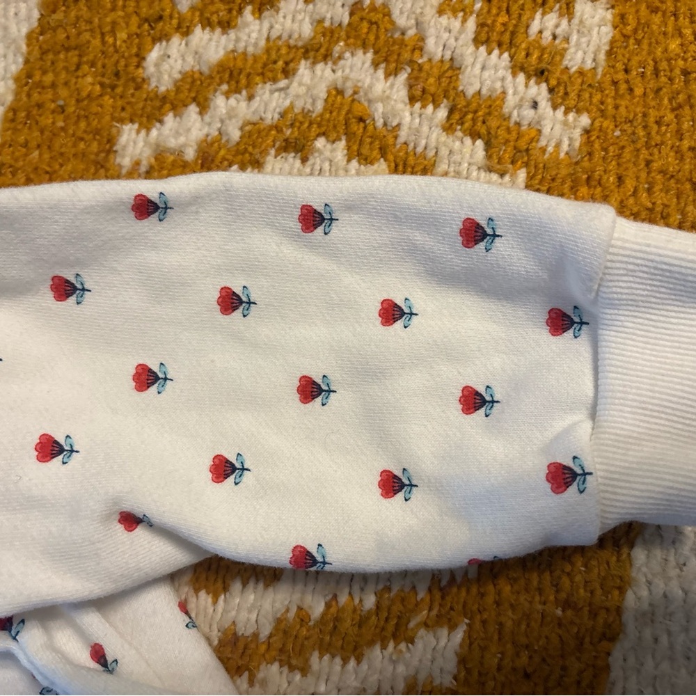 Sovereign Code White Sweatshirt with Red Rose Pattern - Picture 6 of 7